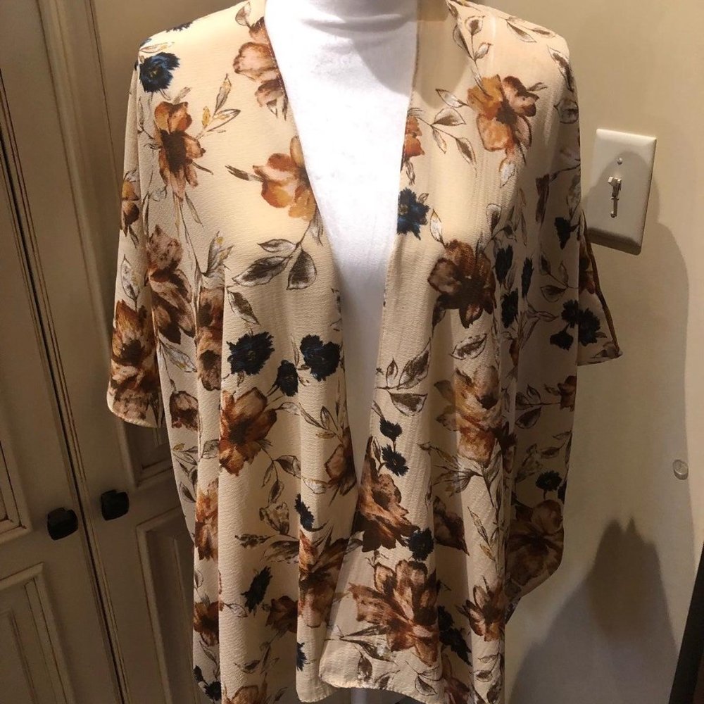 Beige floral kimono- One Size